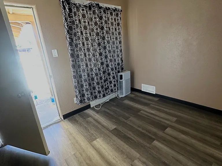 221 S Main Ave #2 — Photo 1