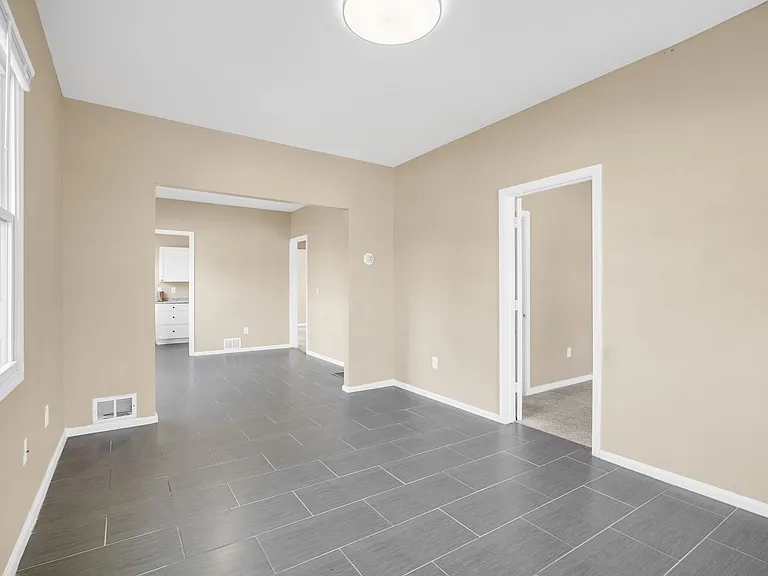 6423 Hazlett St — Photo 2