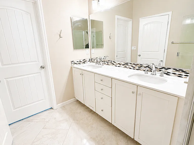 22755 Filbert St — Photo 7