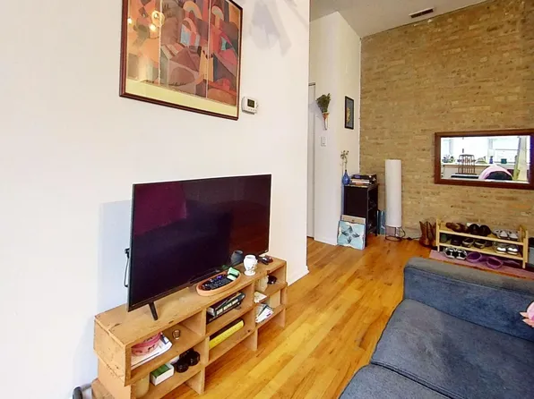 900 Gunnison, 900 W Gunnison St #304, Chicago, IL 60640