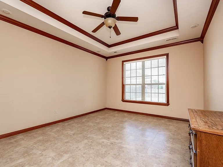 3902 Banbury Dr — Photo 8