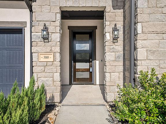 3rd image of 5008 Blooming Hibiscus Ln