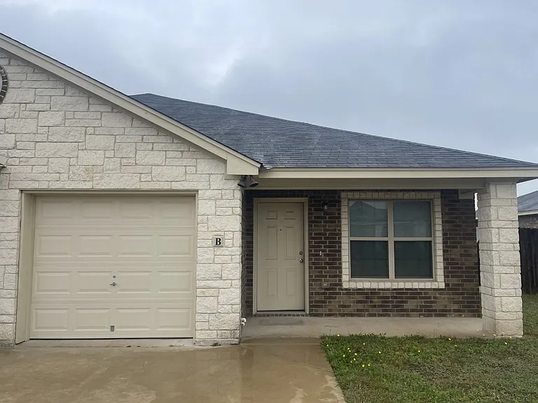 1309 Vanguard Ln — Photo 1