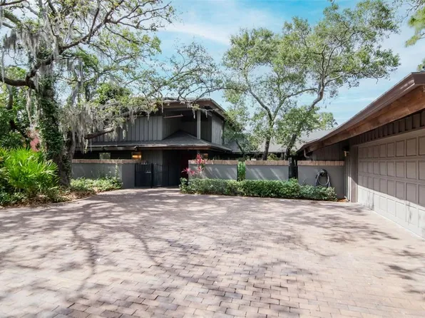 1296 Weybridge Ln, Dunedin, FL 34698
