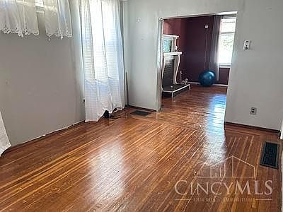 4th image of 3129 Durrell Ave
