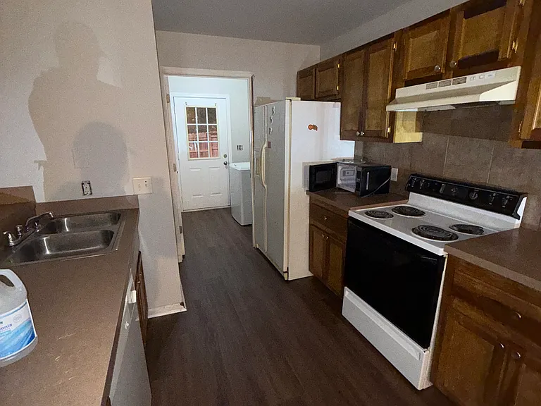13 Dean Manor Dr — Photo 3