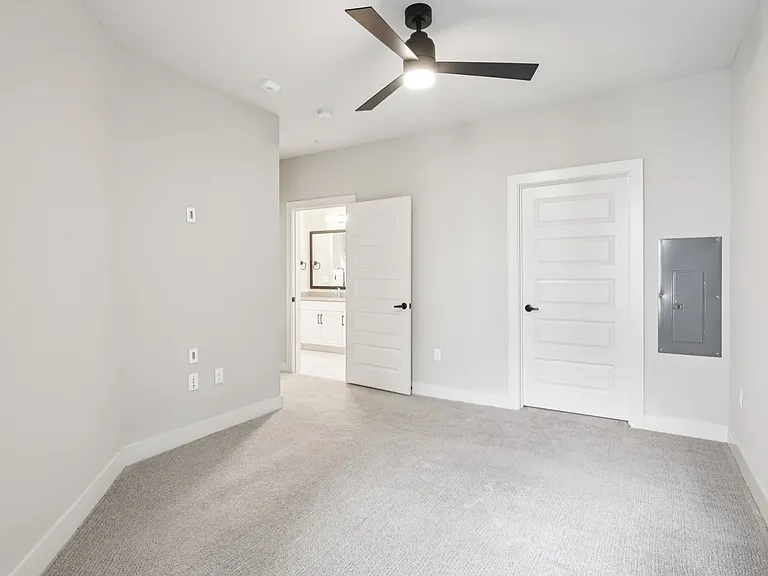 The Huntley — Photo 95