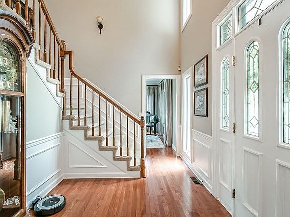 3rd image of 1918 Millbrook Dr