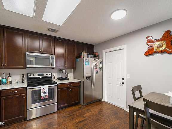 3rd image of 7630 RAIN FOREST Drive N
