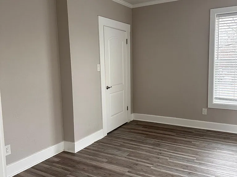 4625 E Side Ave #4 — Photo 3