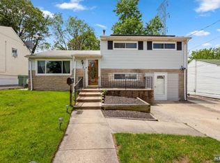 5 Campbell Dr, Parlin, NJ 08859