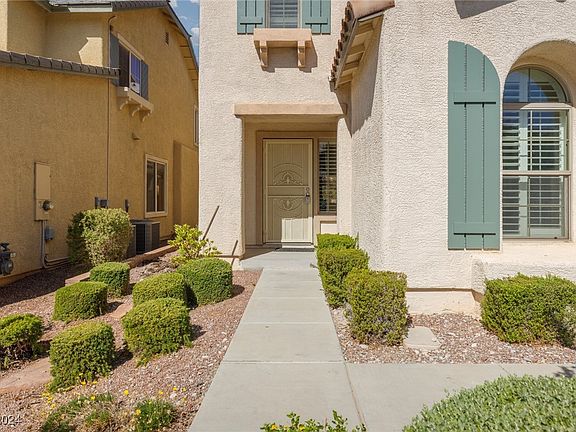 3rd image of 7045 Oakwood Pines Ct
