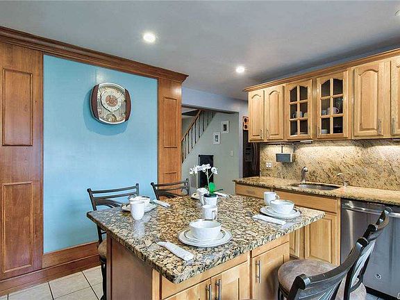 5th image of 54 W Cabot Ln