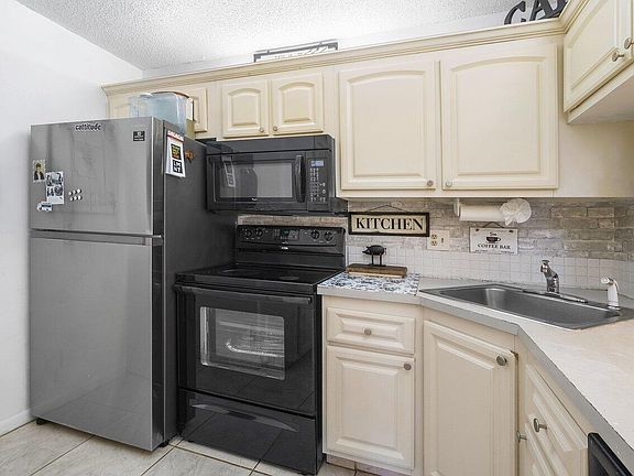 5th image of 812 Sky Pine Way #H1