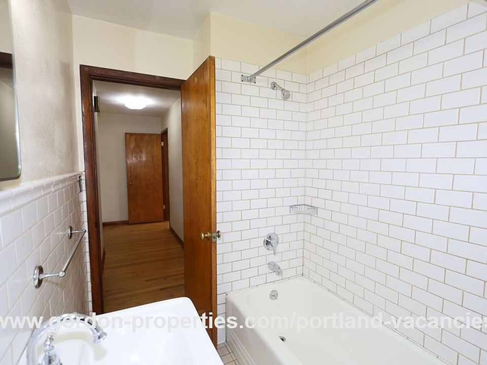1st image of 2805 NE Hoyt St #0