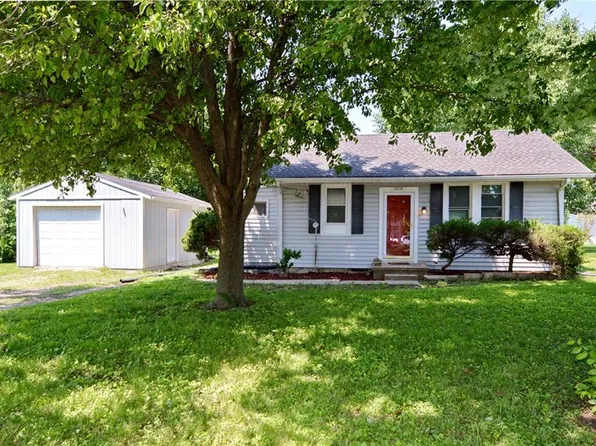 8870 Farley St, Overland Park, KS 66212