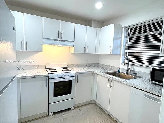 2nd image of 9400 Live Oak Pl APT 106