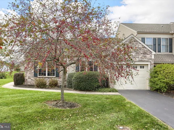 733 Creek Side Dr, Hummelstown, PA 17036