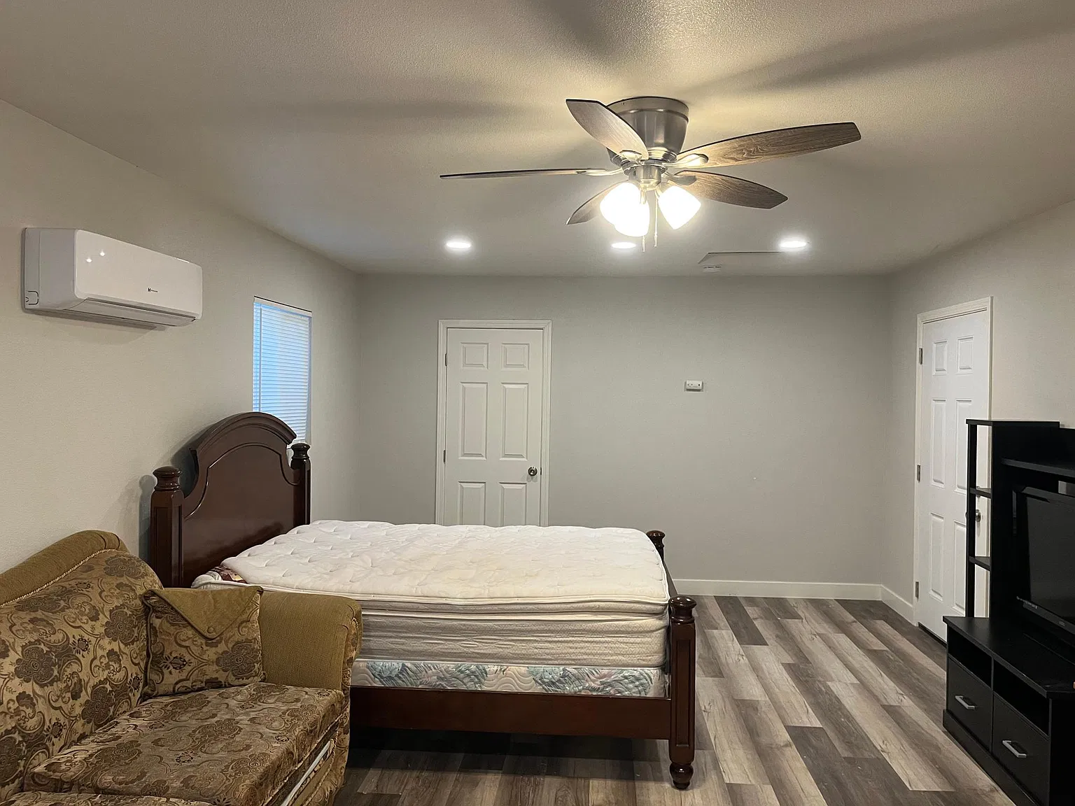 Studio, 336 sqft, $1,250 — Photo 2