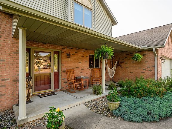 3rd image of 2160 Denise Dr NE