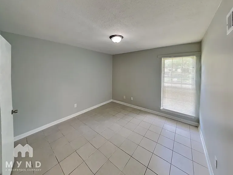 2535 Eastbrook Dr — Photo 11