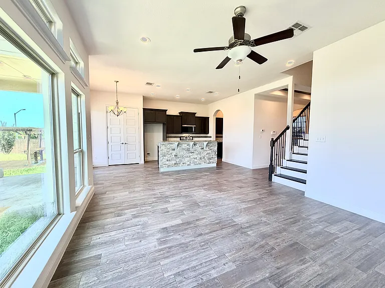 704 Gunning Cv — Photo 9