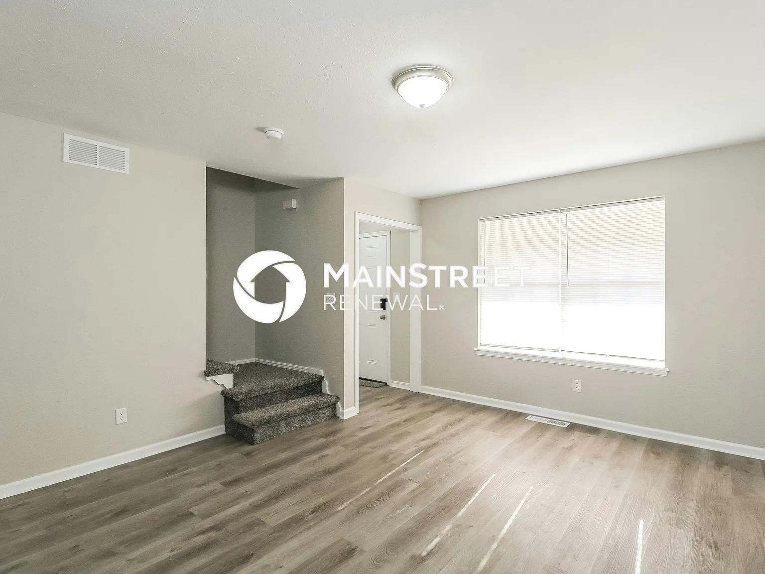 929 W Idylwild Dr — Photo 3