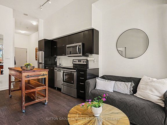 5th image of 126 Simcoe St #713