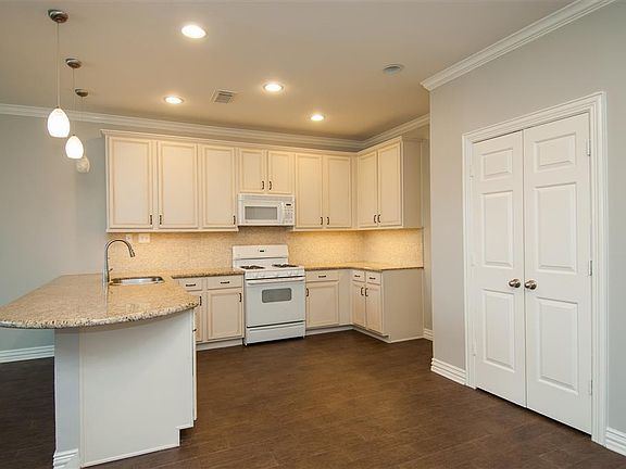 3rd image of 14518 Bergenia Dr