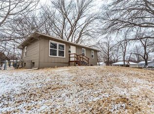3004 NE 63rd St, Gladstone, MO 64119