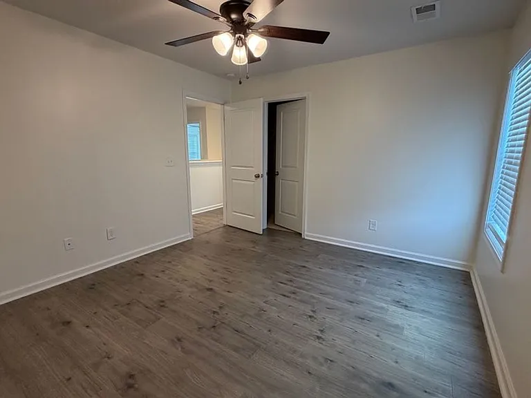 1097 Sapphire Dr — Photo 17