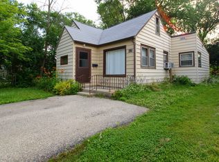 215 Clifton Dr, Round Lake Park, IL