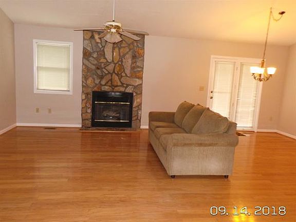 3rd image of 1096 Hidden Creek Ct