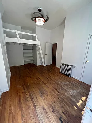 Rented by Delmark Realty LLC | media 33