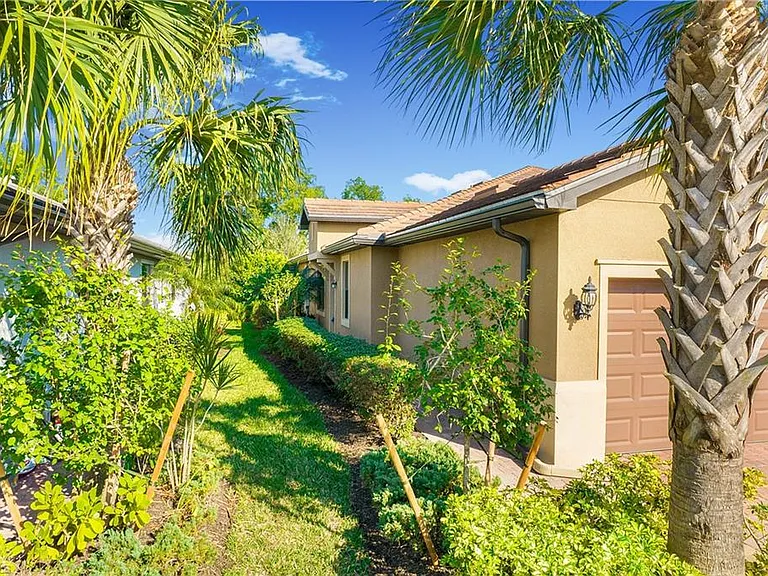 7674 Jacaranda Ln — Photo 26