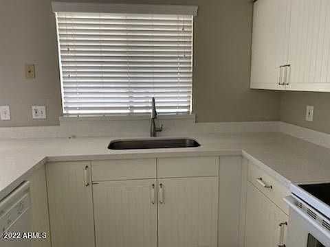 3rd image of 1042 W Julie Dr