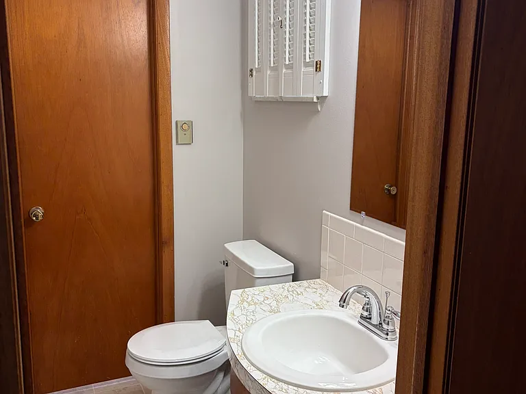 master bedroom halfbath