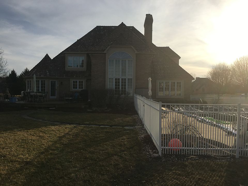 2nd image of 6N211 Woodview Ct