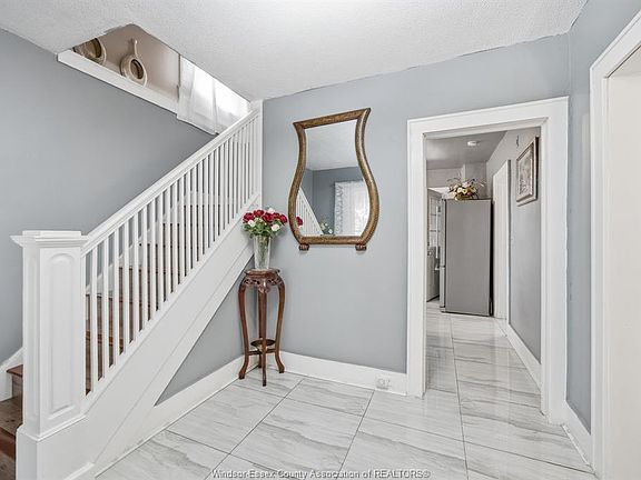 4th image of 908 Oak St