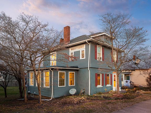 2nd image of 209 E Chestnut St
