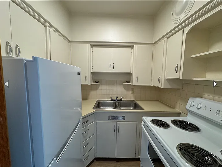 1806 W Pacific Ave — Photo 5
