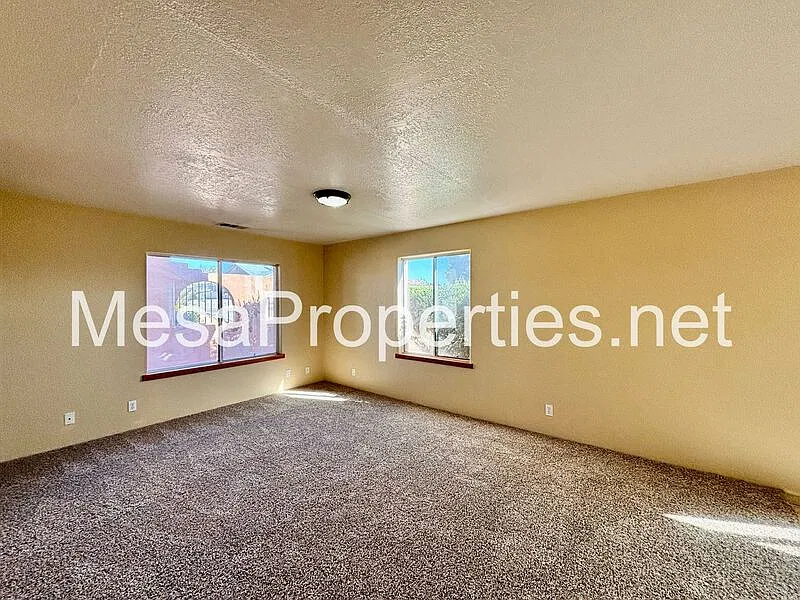 5 bed, 4.0 bath, 3456 sqft, $3,050 — Photo 4