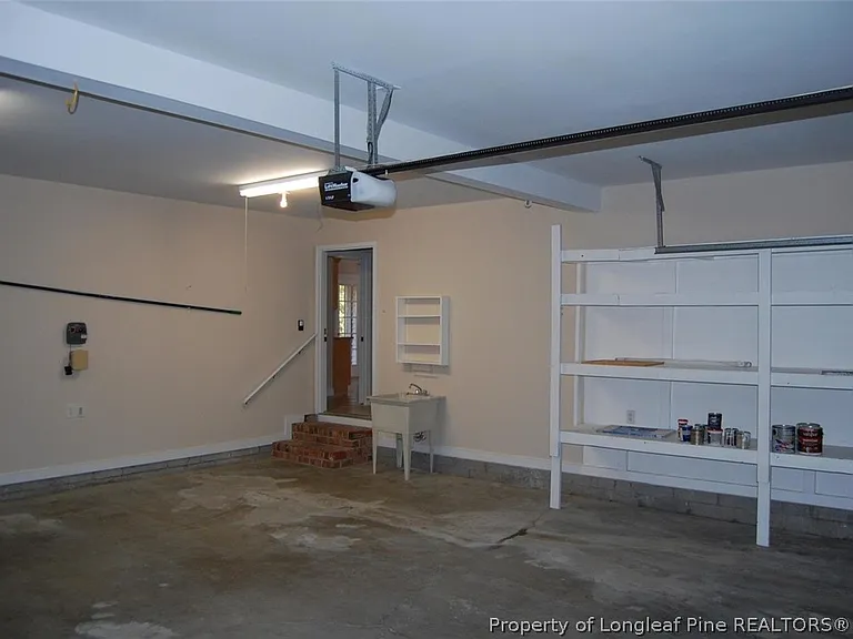 Greenbriar Dr — Photo 21