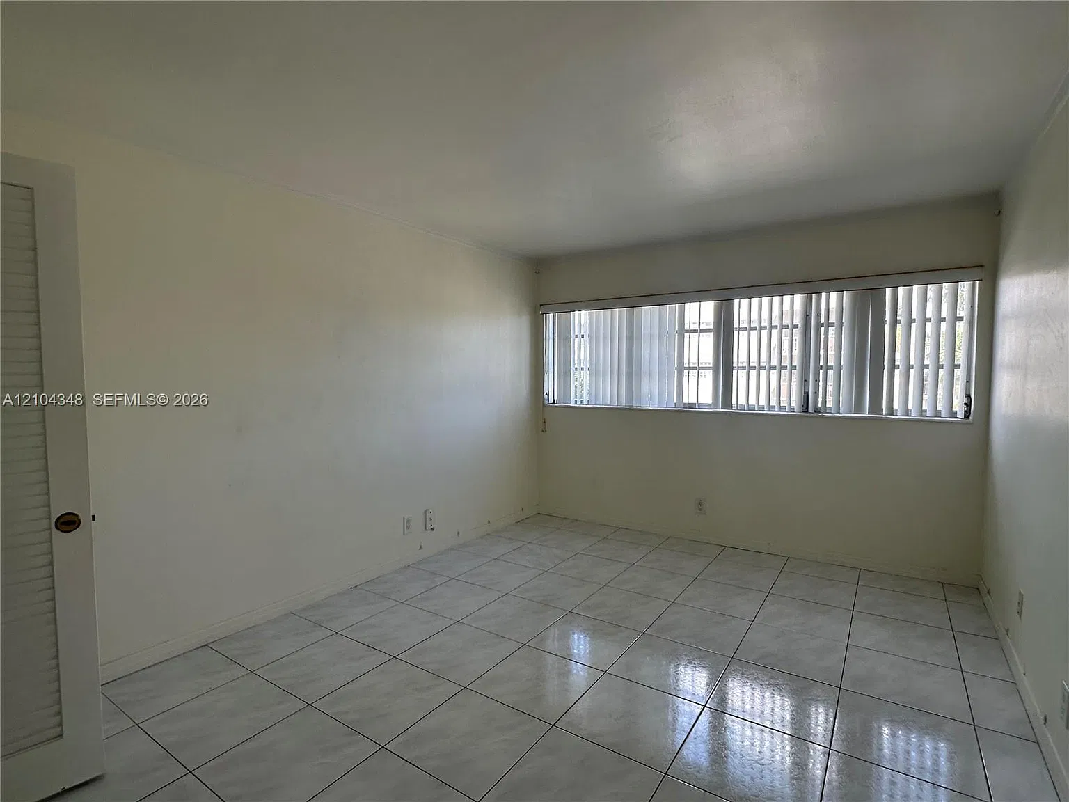 Fountainview Condo No 4 — Photo 3