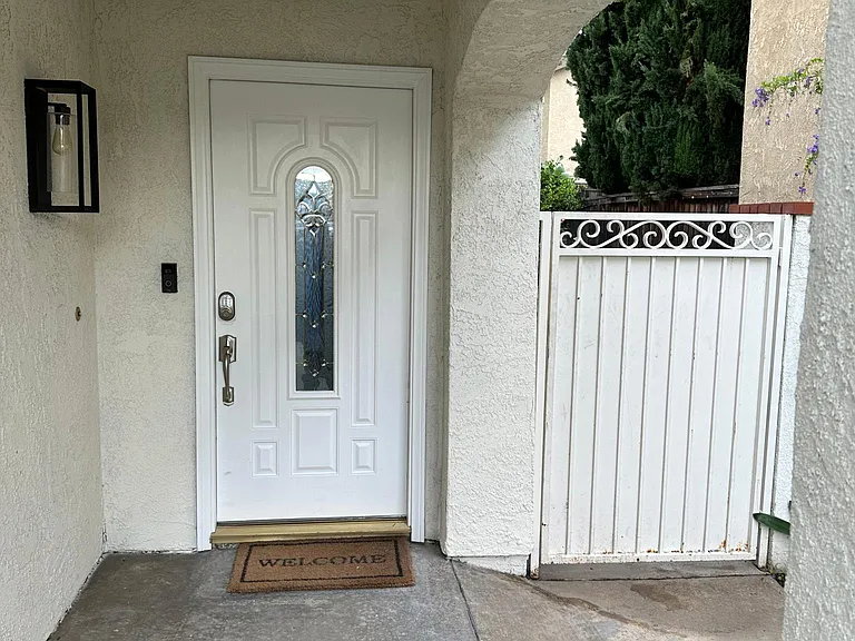 26032 Dundee Dr — Photo 3