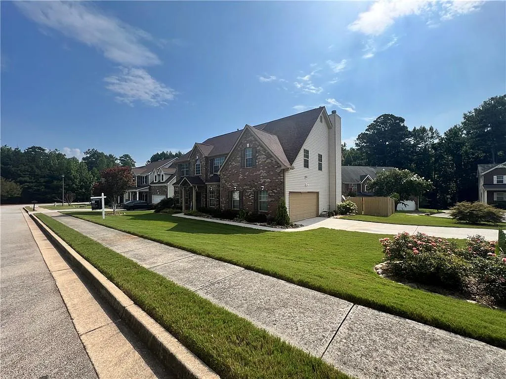 5 bed, 3.0 bath, 2933 sqft, $2,795 — Photo 3