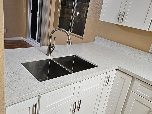 5th image of 1319 Acacia Ave APT 20