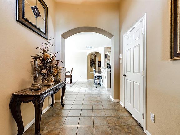4th image of 514 Grayson Ln