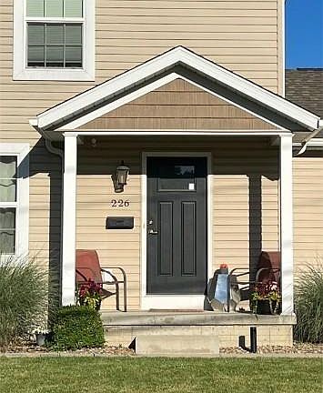 3rd image of 226 25th St