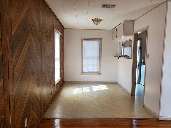 4th image of 618 Highland Ave W